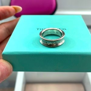 1997 Tiffany & Co. Sterling silver cannabis band. 1837 ring size 7
